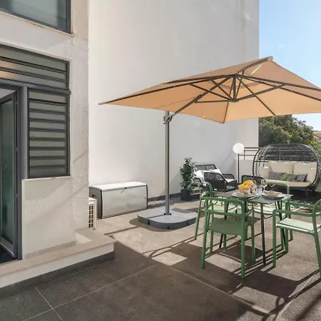 Lido Ocean View - Perto Da Com Estacionamento Privado *